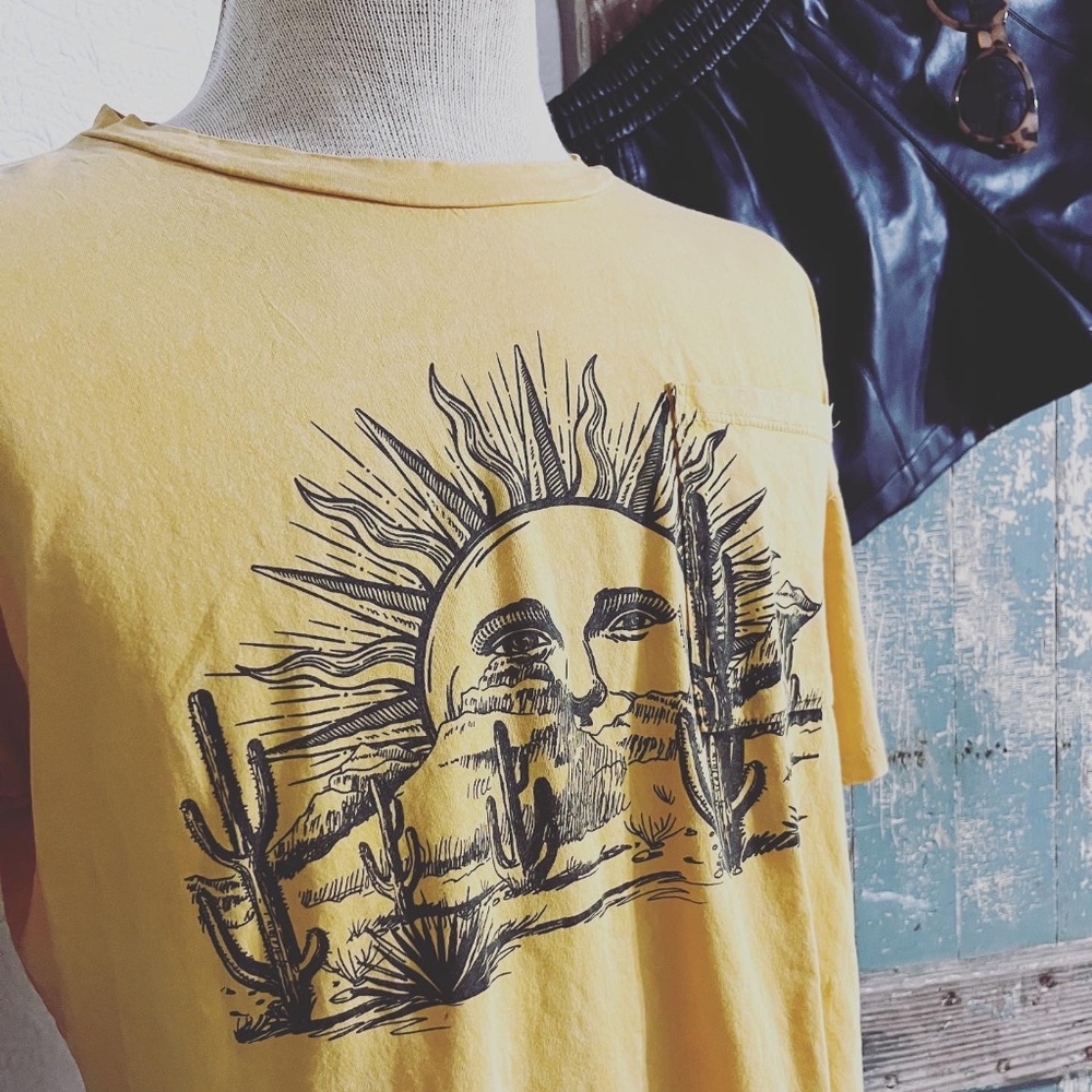 Vintage oversized sun tshirt and vegan black shorts